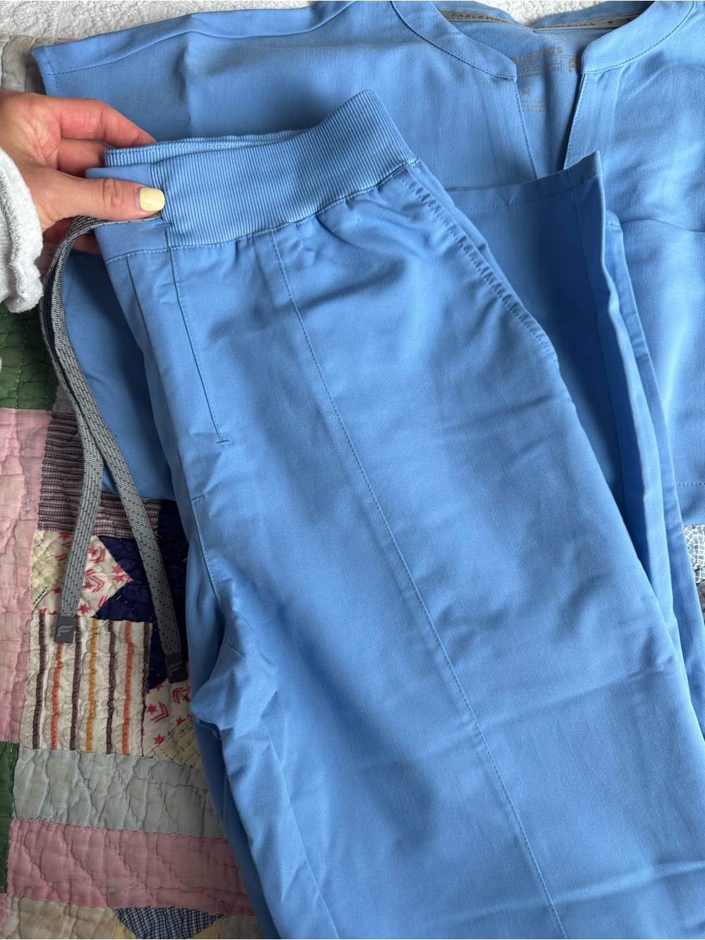 Fabletics Scrub Set - Picture 2 of 5